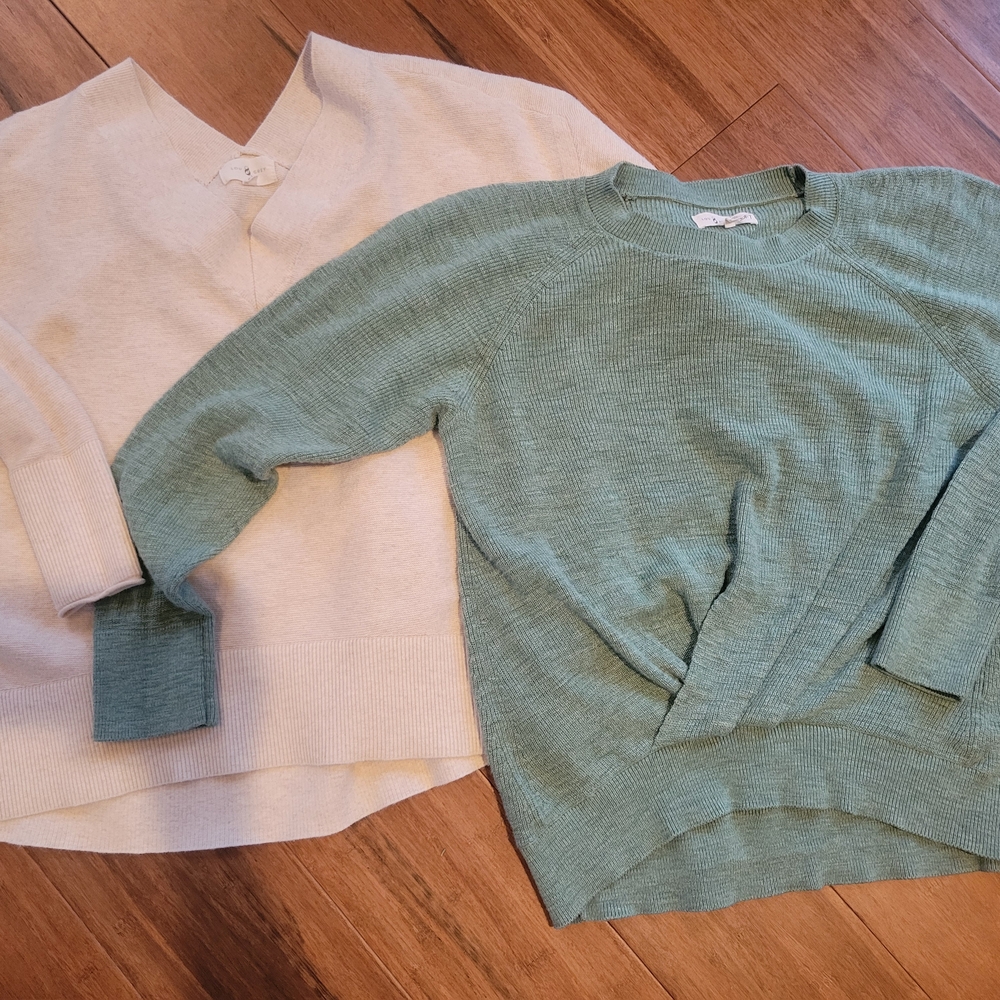 Lou & Grey Cream and Green V-Neck Sweater Set
